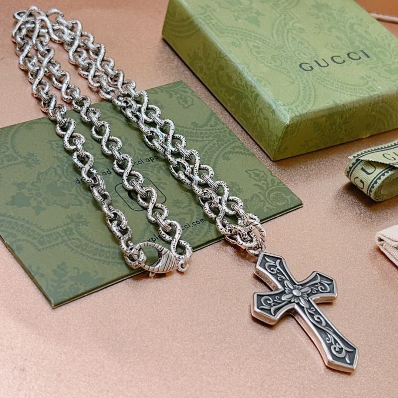 G*u*i necklaces